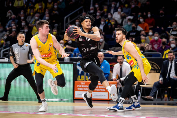 禁区内的正 禁区内的正