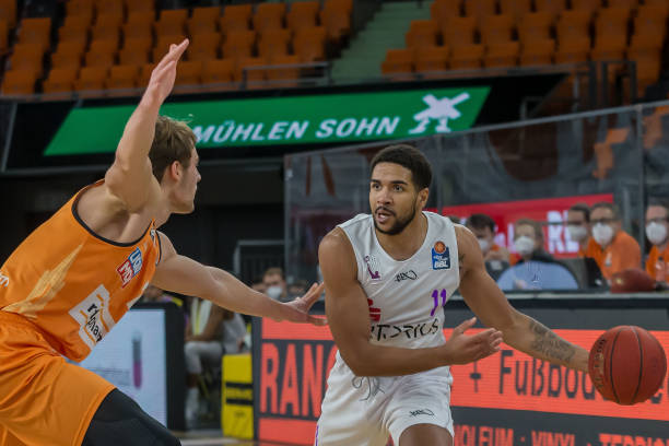 年轻球员成 年轻球员成